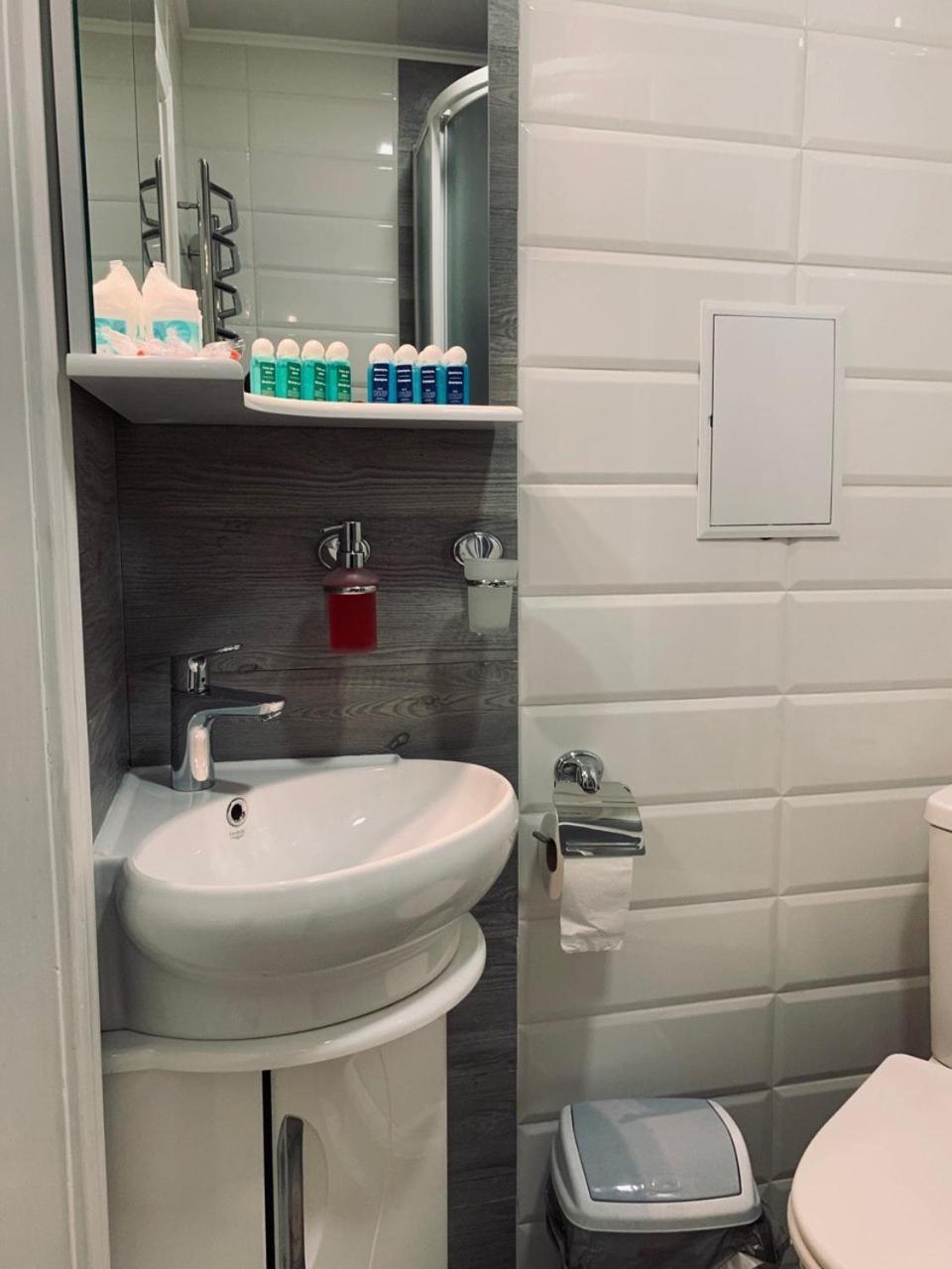 Modern Chaikovskogo Apartment リヴィウ エクステリア 写真