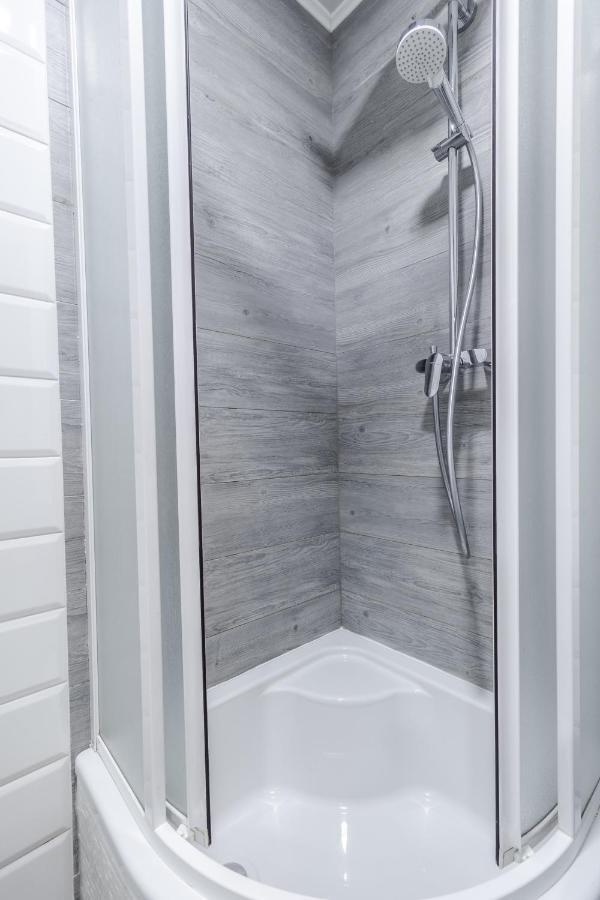 Modern Chaikovskogo Apartment リヴィウ エクステリア 写真